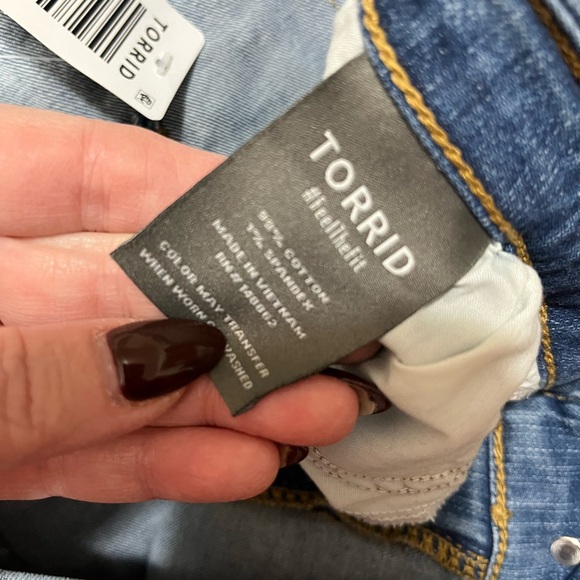 NWT Torrid Women's Blue wide leg cropped high rise vintage stretch sz 10 jeans - Picture 6 of 8